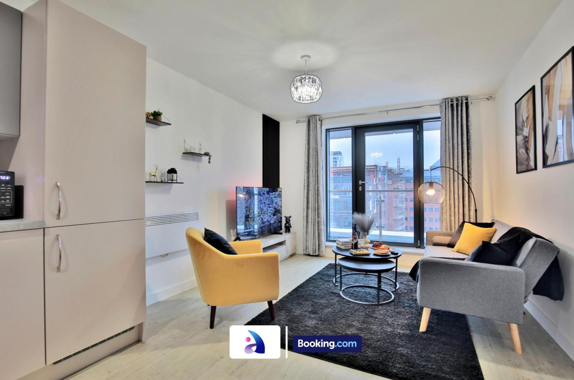 Apartment Modern 2 Bed, 2 Bath With Ensuite By Avalora Short Lets & Serviced Salford With Balcony, Near Tram Stop Salford Quays Manchester