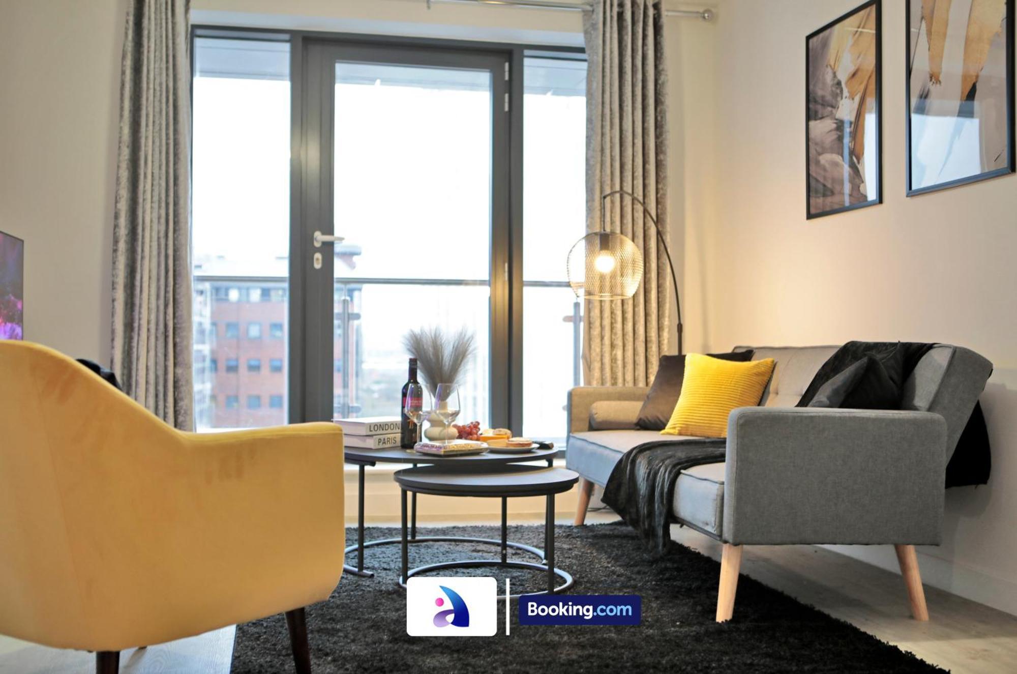 Modern 2 Bed, 2 Bath With Ensuite By Avalora Short Lets & Serviced Salford With Balcony, Near Tram Stop Salford Quays * Manchester