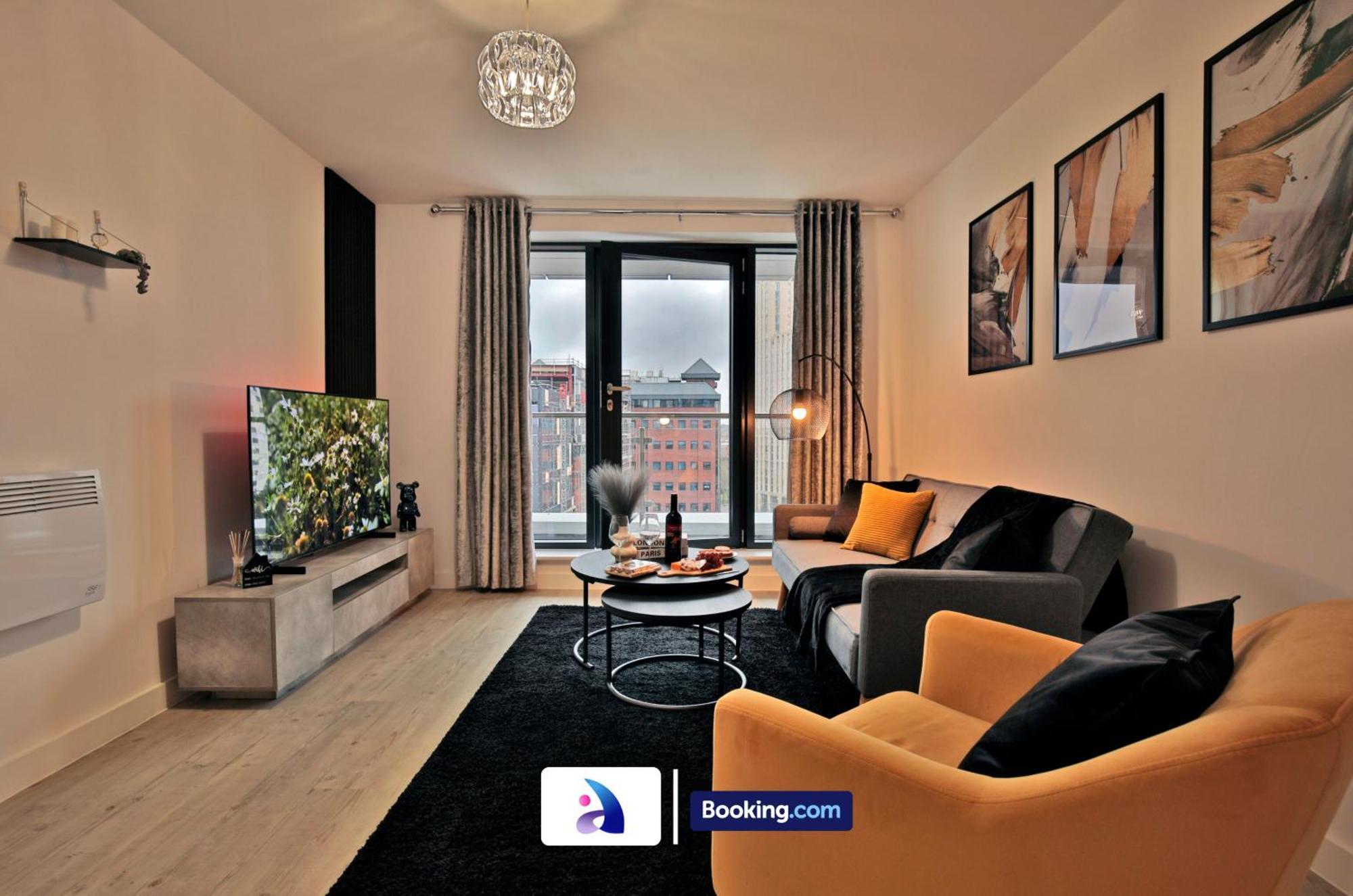 Apartment Modern 2 Bed, 2 Bath With Ensuite By Avalora Short Lets & Serviced Salford With Balcony, Near Tram Stop Salford Quays Manchester