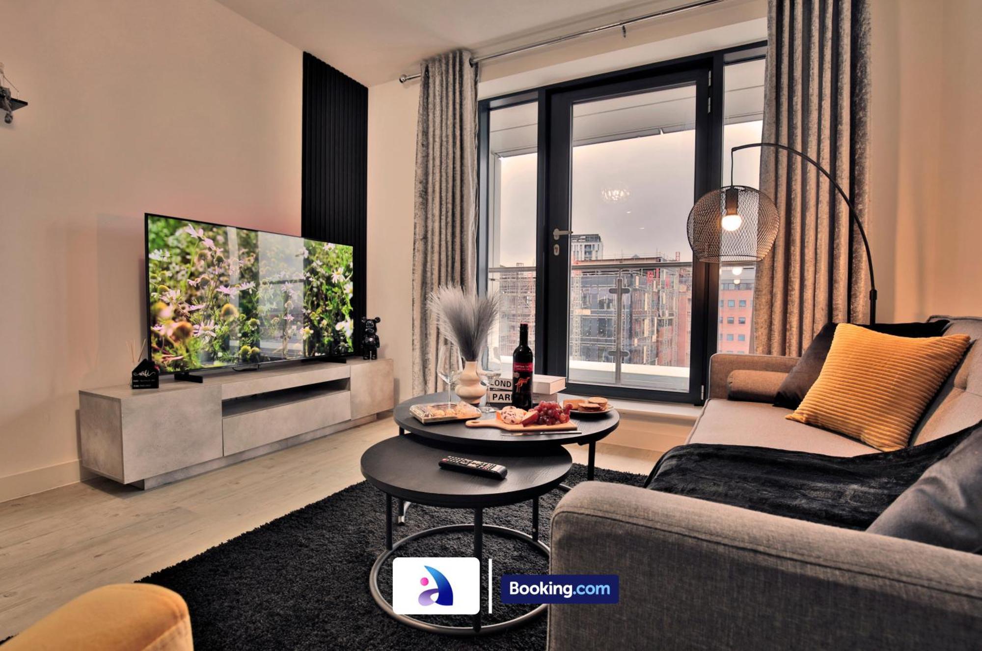 Modern 2 Bed, 2 Bath With Ensuite By Avalora Short Lets & Serviced Salford With Balcony, Near Tram Stop Salford Quays Apartment